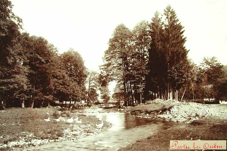 Pvodn koryto Pstrun pod Ujnem kolem r. 1900 