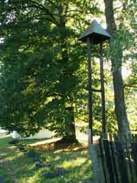 dřevěná zvonička v Bernarticích