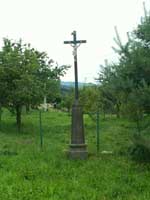 litinový křížek s kamenným podstavcem v Podolí
