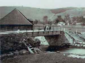 ´černá kolna´ před mostem k nádraží kolem r.1900 