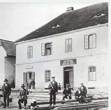 �p. 2, v dob� I. sv. v�lky, p��prava krovu pro hostinec 