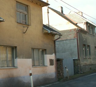 vlevo �p. 138, vpravo �p. 136, uprost�ed st�l d�m �p. 90